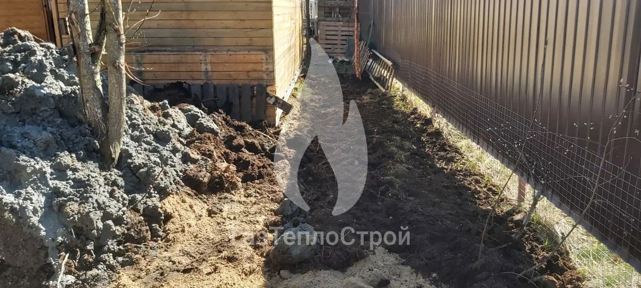 Смонтированный и замаскированный трубопровод